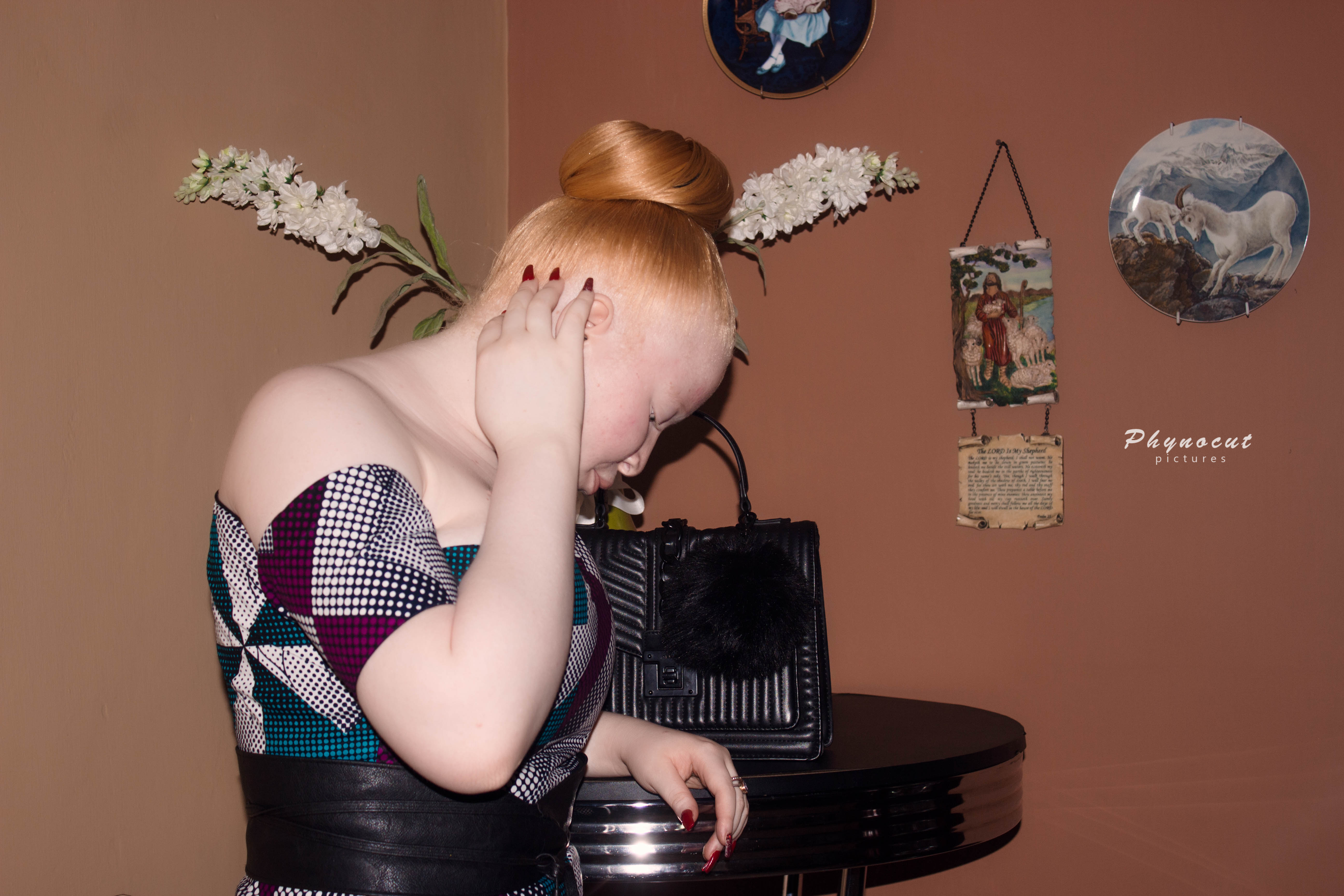 Payment application dashboard screenshot with transaction table, financial highlights, and main clients on colorful purple background.